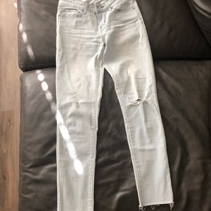 Levi’s light wash 711 skinny raw cut - size 26